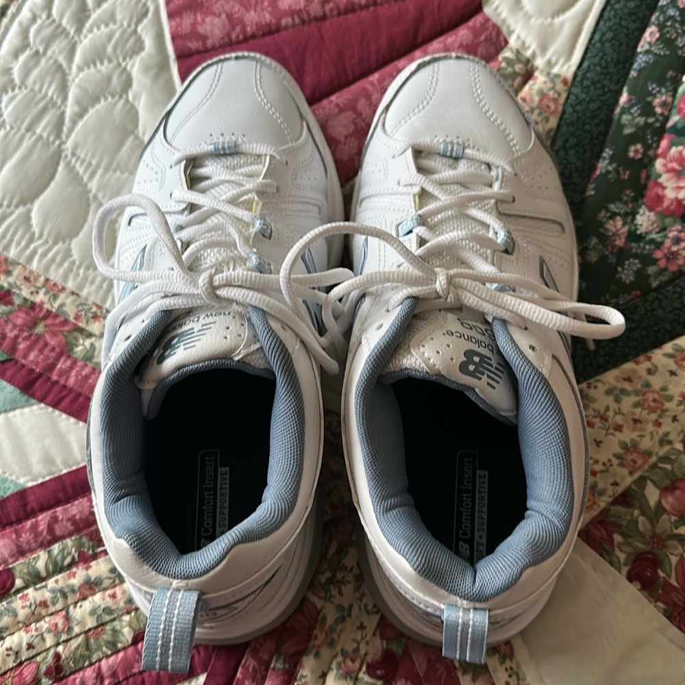 New Balance women’s 608V5
